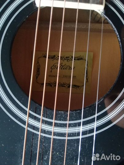 Акустическая гитара