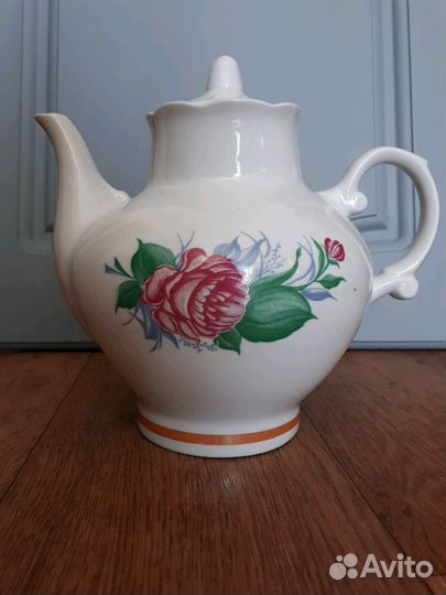 Посуда для чая и кофе, чайники, термосы