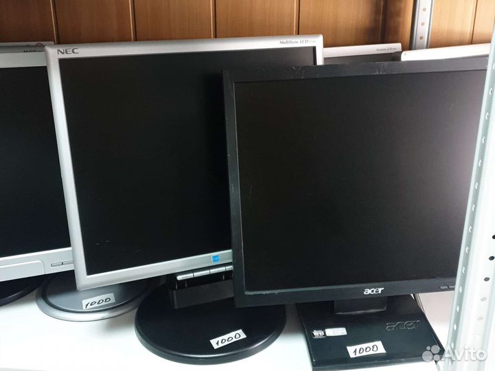 Мониторы квадратные 17