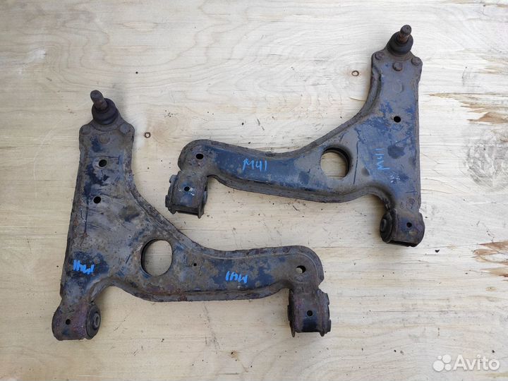 Рычаг подвески передний на Opel Astra H Zafira B