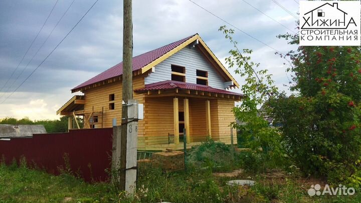 Дома срубы 9х9 из бруса с крыльцом и террасой