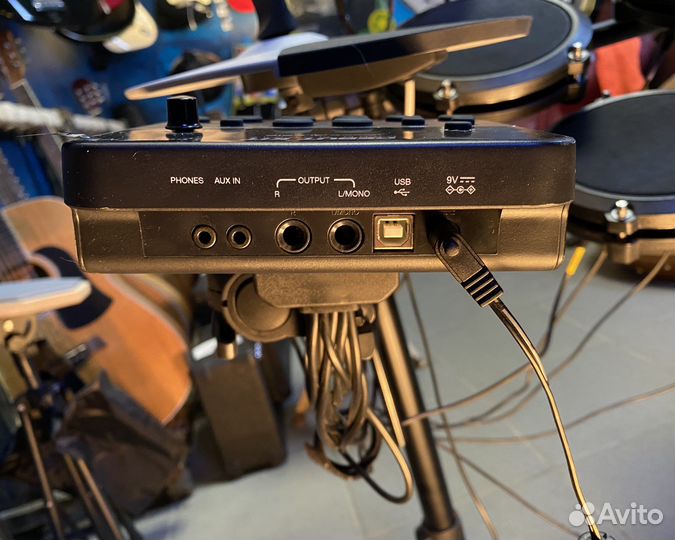 Электронная ударная установка Alesis Debut Kit