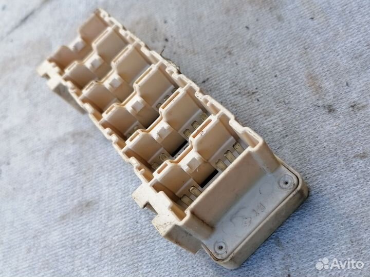 Блок предохранит.салона Nissan Almera N15 1999