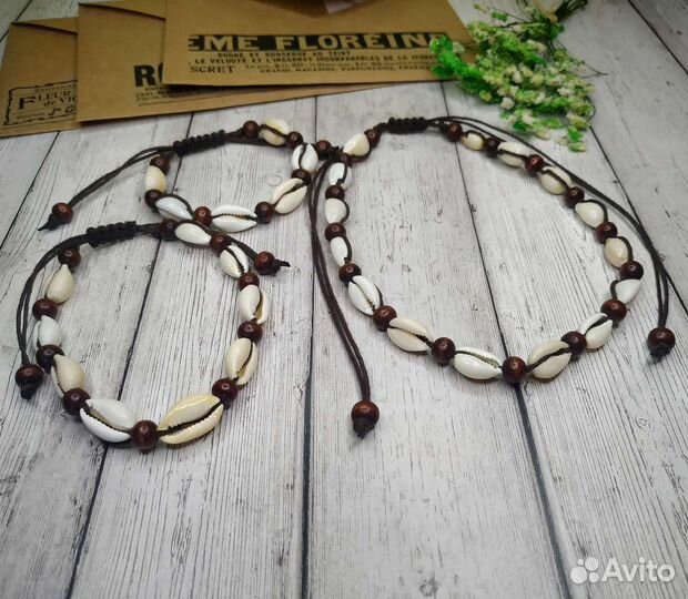 Плетёные браслеты, чокеры,из ракушек Каури