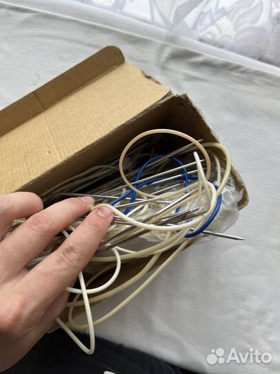 Вязальные спицы много