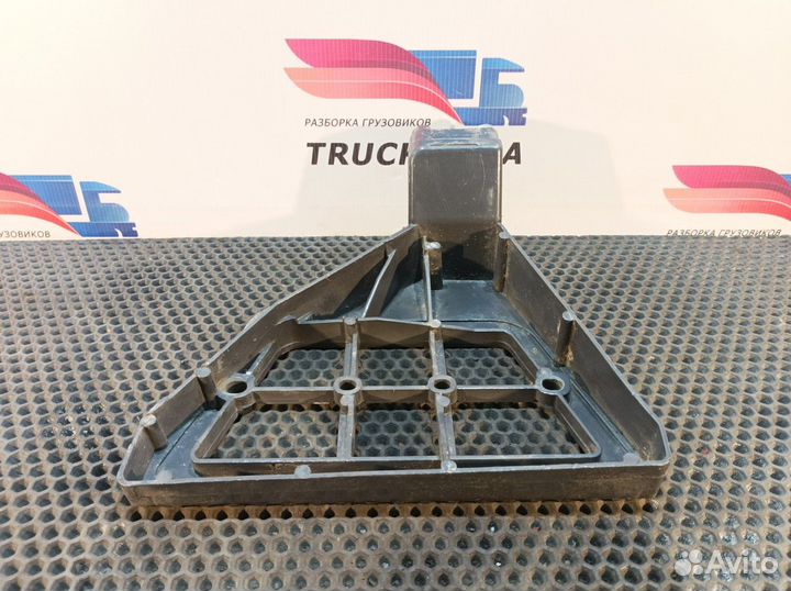 Кронштейн подножки левый Daf XF105