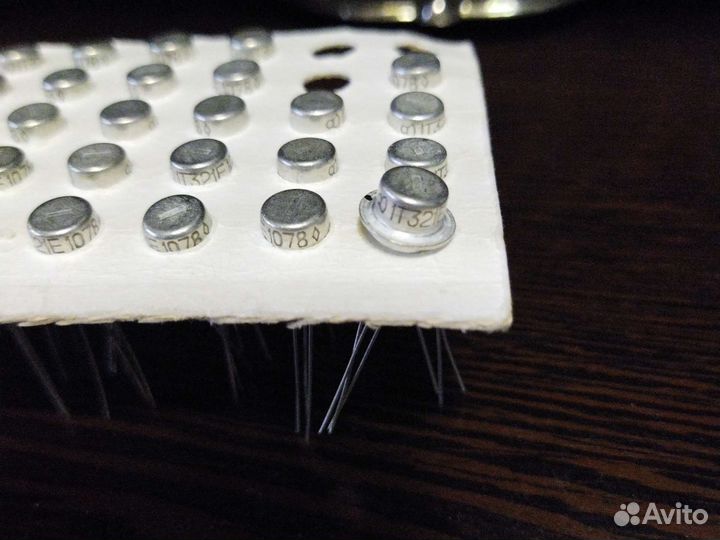 Транзистор кт809а,кт801б,кд918б,1т321е