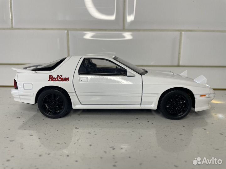 Коллекционная модель Mazda Rx-7 1:24