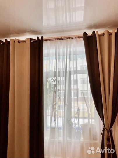 1 комплект штор.На кухню проданы