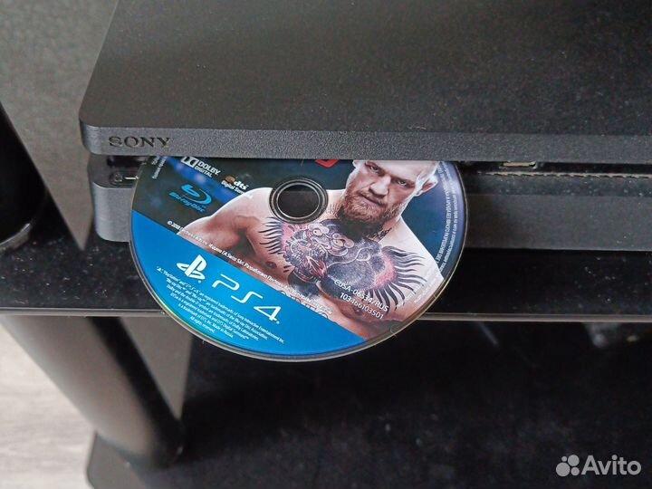 Игровая приставка ps4 slim с играми и 2 джостика