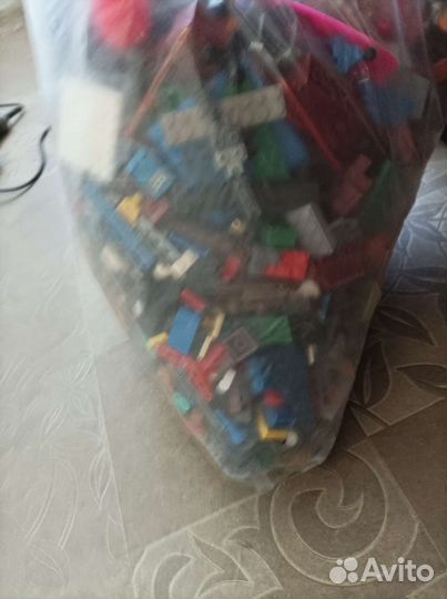 Целый пакет лего
