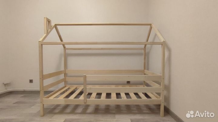 Детская кровать домик