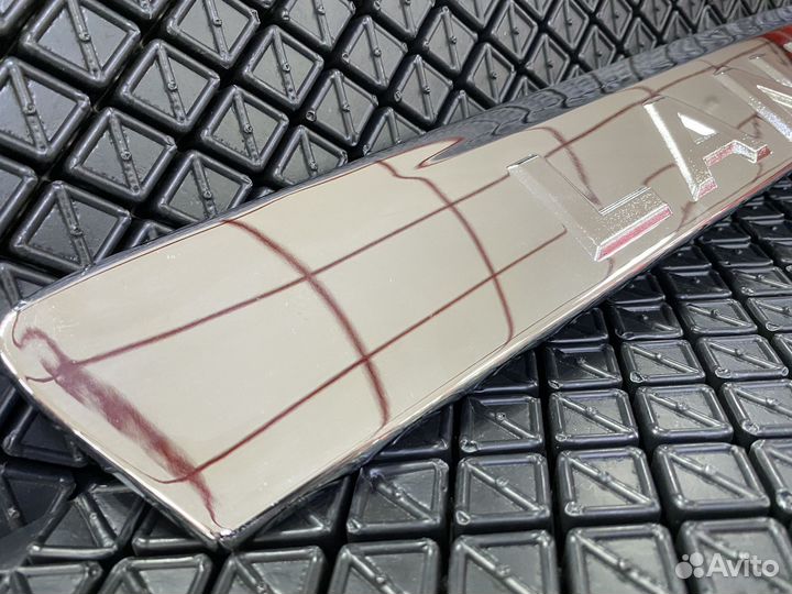 Накладка над номером Toyota Land Cruiser 200