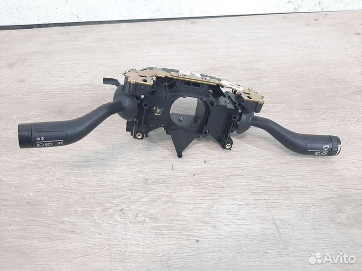 Переключатель подрулевой Volkswagen Toureg 1