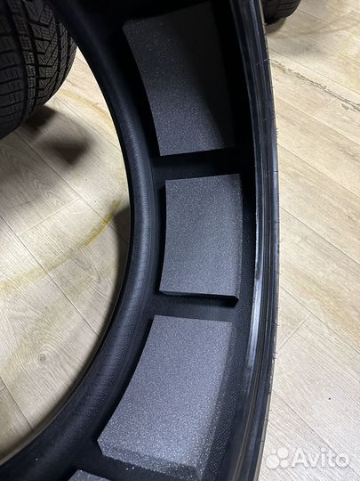 Pirelli Scorpion Winter 285/35 R22 и 265/35 R22