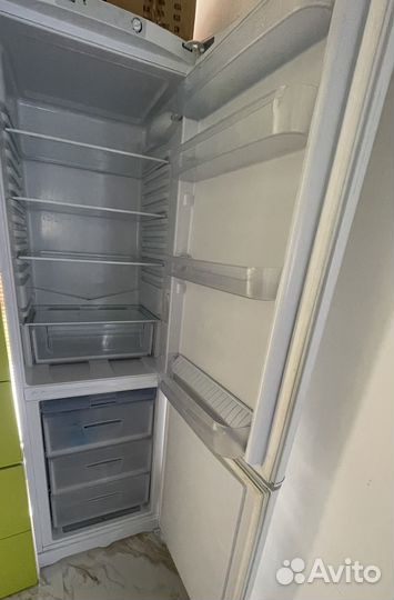 Холодильник бу indesit