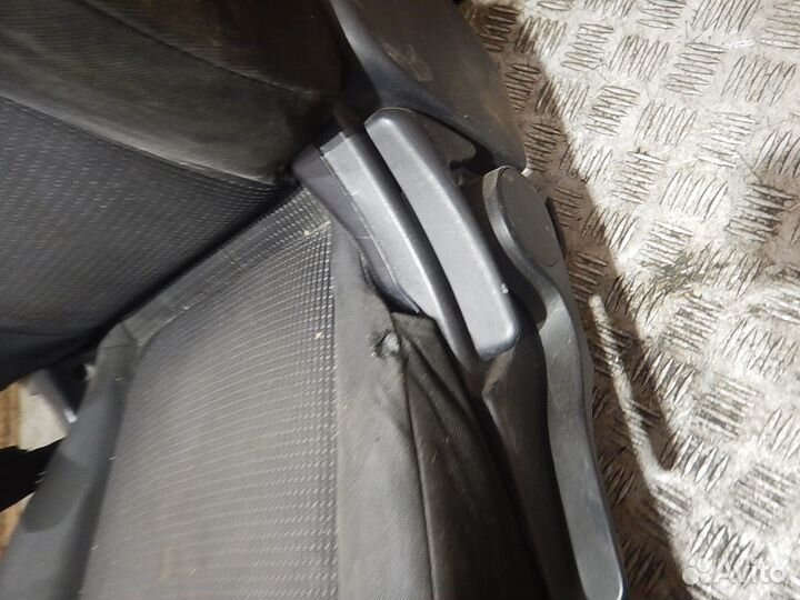 Сиденье переднее левое, Mitsubishi (Митсубиси) -la