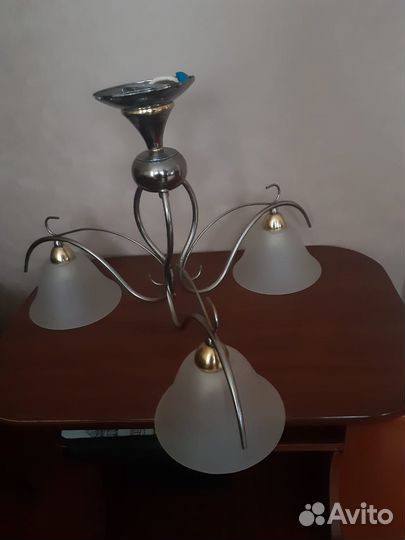 Продам люстры