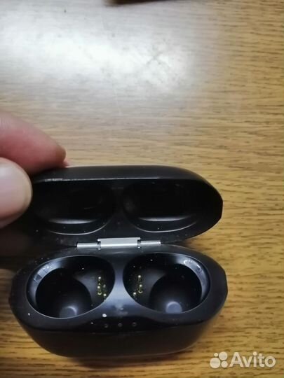 Зарядное устройство для наушников