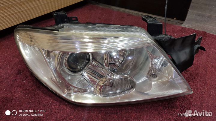 Фара правая Mitsubishi Outlander
