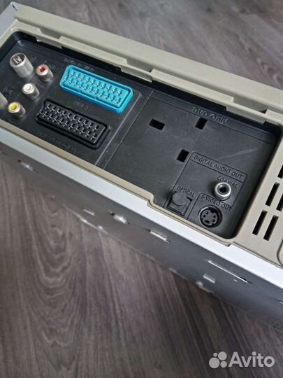 Видеомагнитофон с DVD Sony Hi-fi Stereo