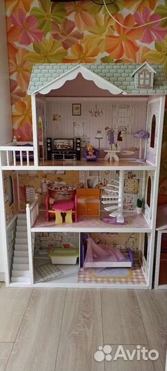 Большой кукольный домик