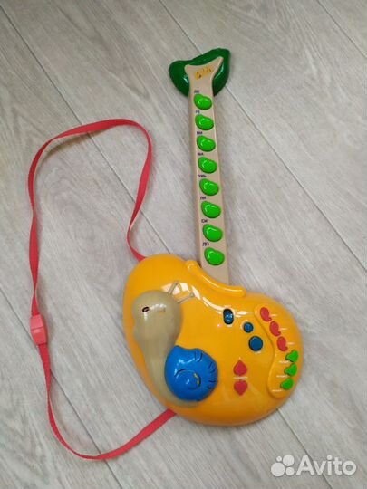 Гитара музыкальная