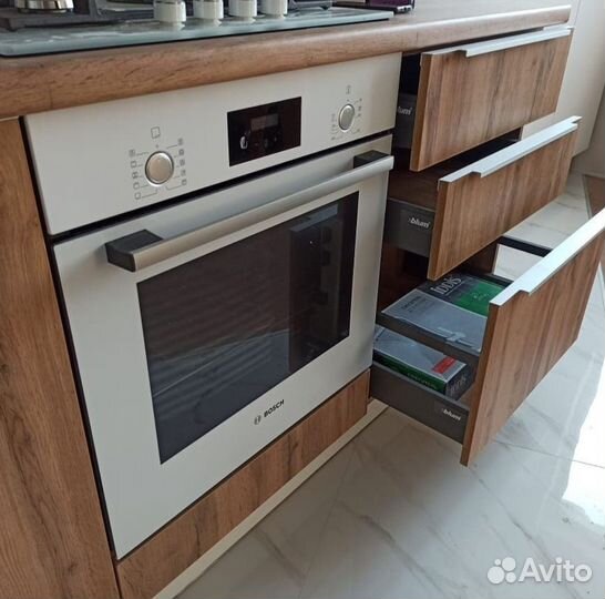 Кухня стильная в потолок