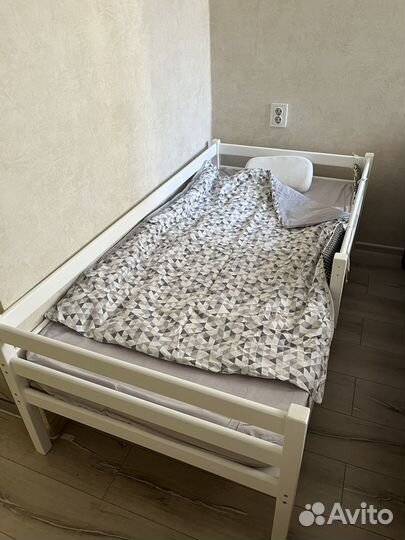 Кровать с бортиком и матрасом 160х80