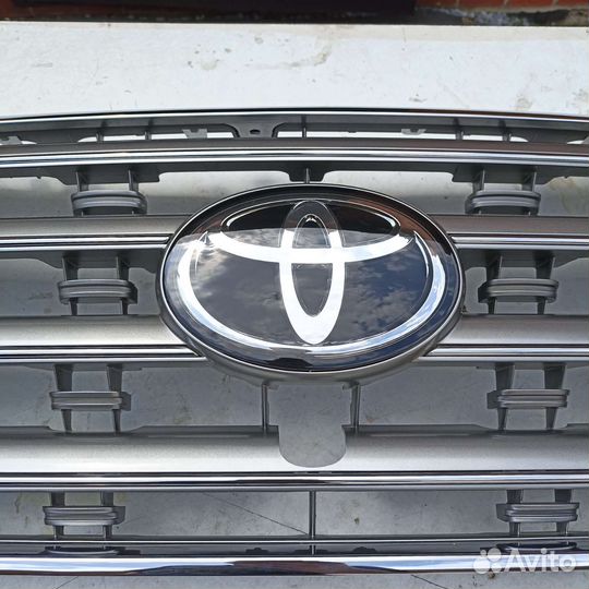 Решётка радиатора на Ленд Крузер 2008- 2015 года