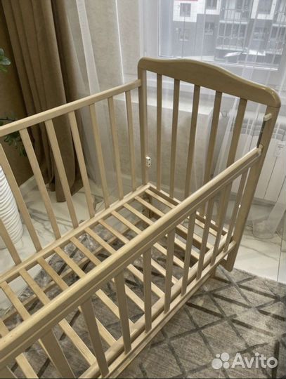 Детская кроватка с поперечным маятником