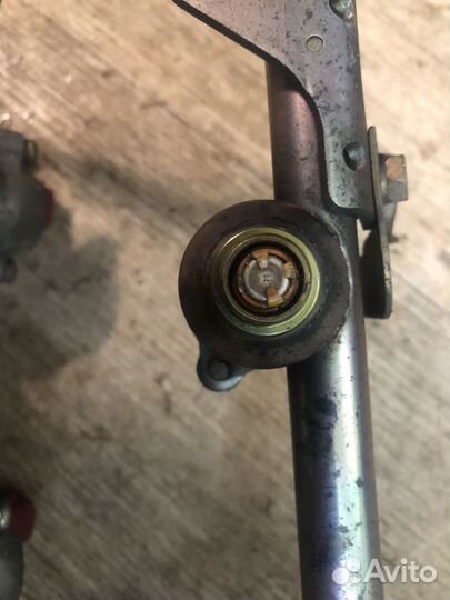 Топливная рампа VQ20DE Nissan