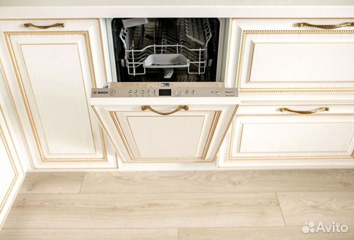 Кухонный гарнитур в классическом стиле на заказ