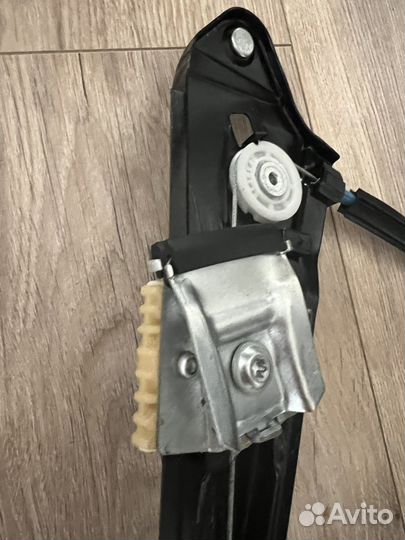 Стеклоподъемник передней левой двери VW Jetta 6