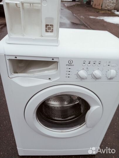 Стиральная машина indesit wisl 103 на 5 кг б-у