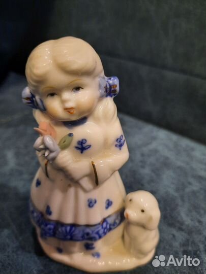 Статуэтки девочки с животными, фарфор, СССР