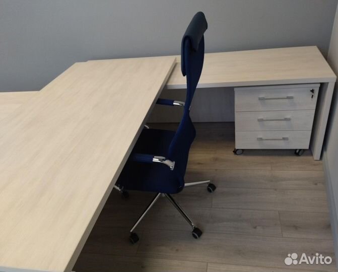 Стол руководителя угловой с приставкой и тумбой
