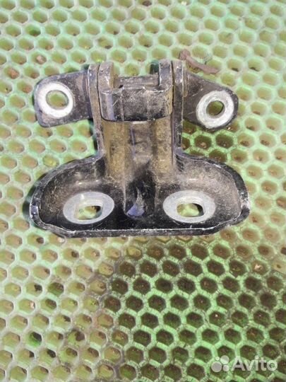 Петля двери задняя правая Chevrolet Cruze