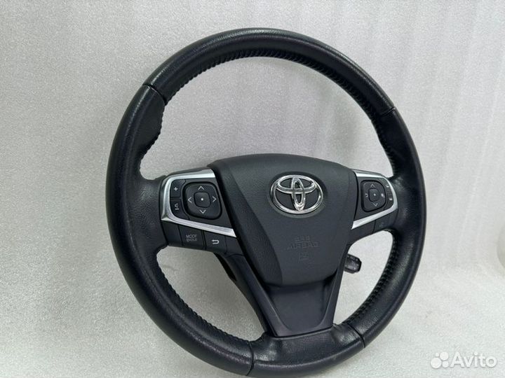 Рулевое колесо Toyota Camry V55 2014-2018
