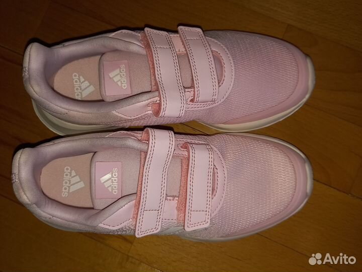 Кроссовки Adidas новые