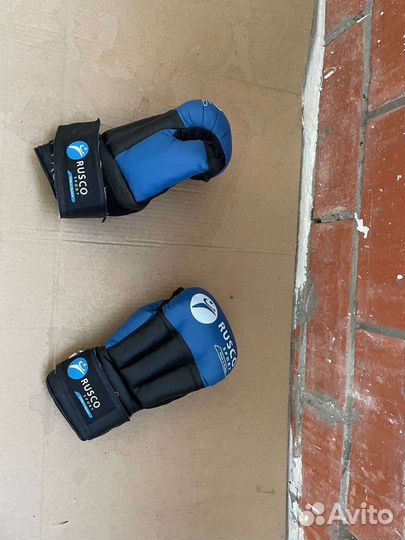 Перчатки для кикбоксинга