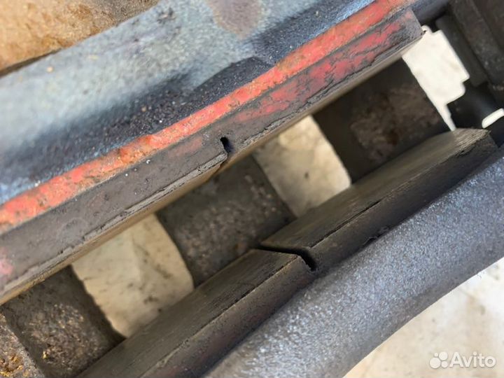 Суппорт тормозной передний левый Ford Explorer