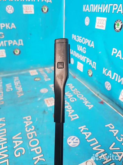 Ауди А6-С7.2015г.Поводок дворника водительский