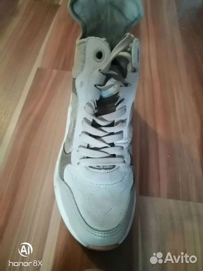 Кроссовки женские 38 размер б/у, почти новые