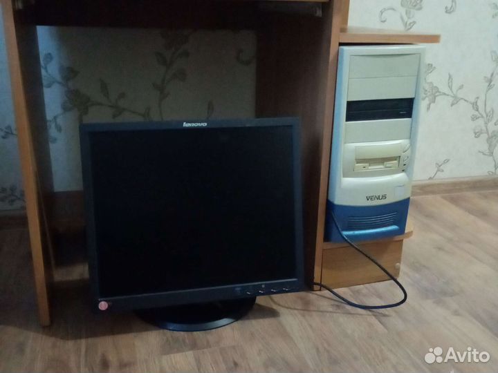 Монитор lenovo