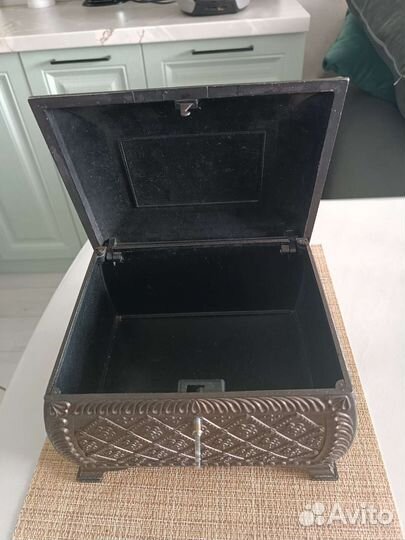 Шкатулка для ювелирных украшений