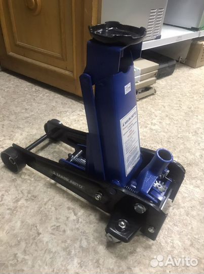 Домкрат подкатной Маяк - Авто 3 тонны