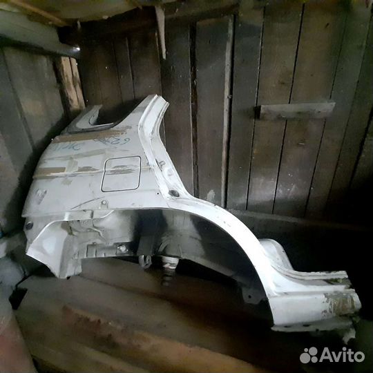 Левое и правое крыло на машину Daihatsu Terios