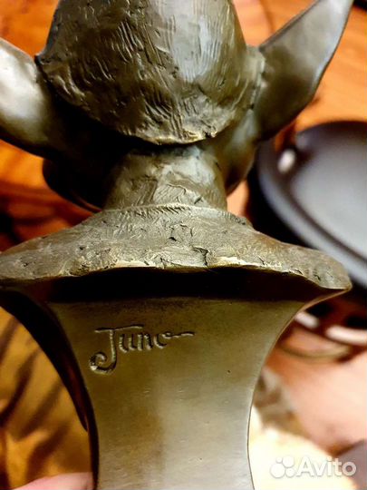 Бронзовая статуэтка