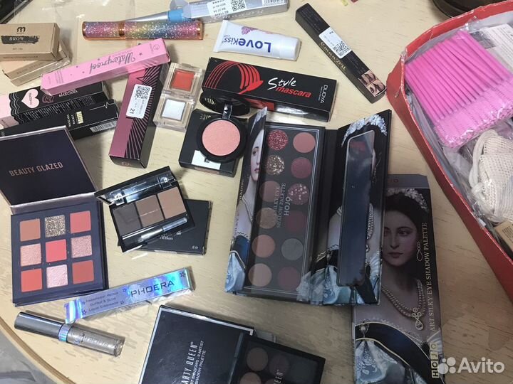 Набор косметики,палетки, подводка, тушь